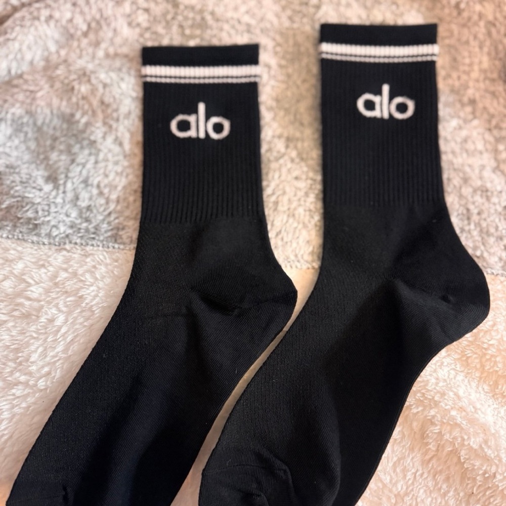 ALO Yoga Black Crew Socks with White Logo Stripe